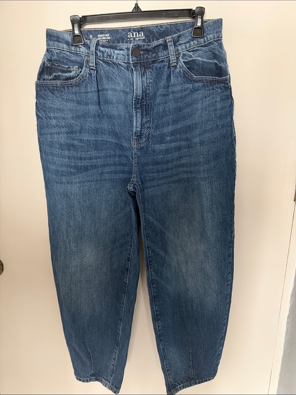 a.n.a Highest Rise Balloon Jeans Size 8 Medium Wash Curved Tapered Leg